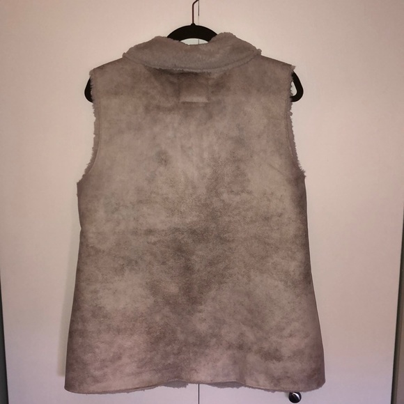 Dylan Vest - Picture 5 of 6